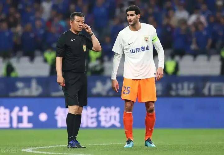 第48分钟，沃梅伦右路传中，孔德门前低级解围失误，扬森推射破门，但裁判判罚越位在先进球无效。